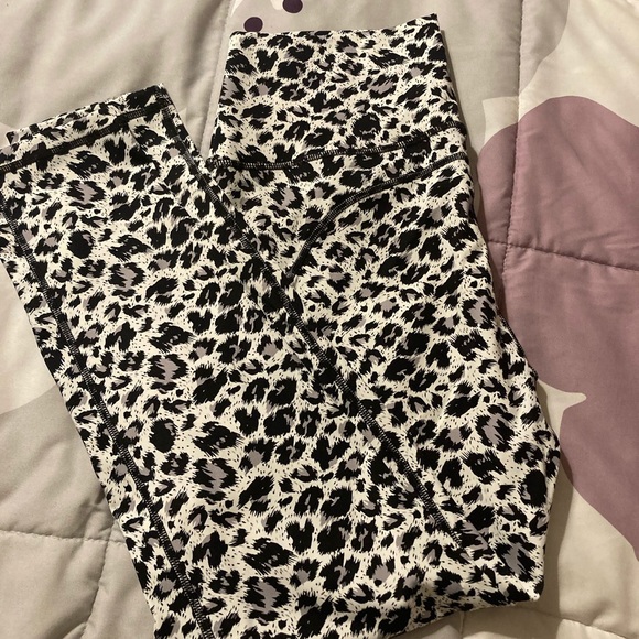 Zyia Snow Leopard Pocket Brilliant - Picture 3 of 5